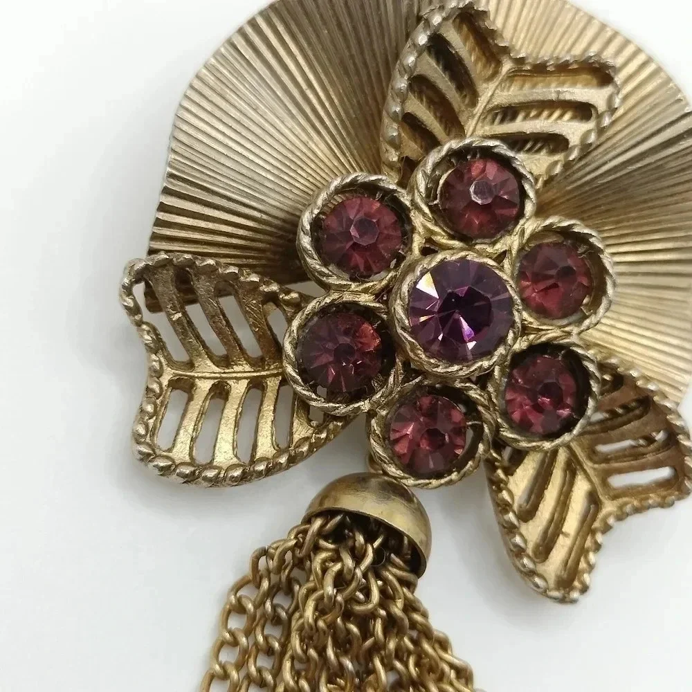 Unbranded gold tone